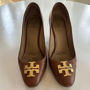 Tory Burch camel brown wedge